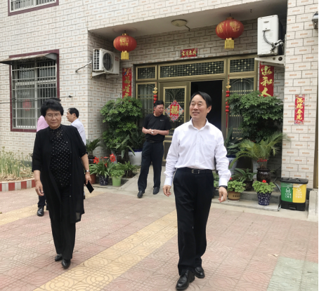 河南省政协副主席张亚忠莅临郑州医药专修学院新校区视察指导工作